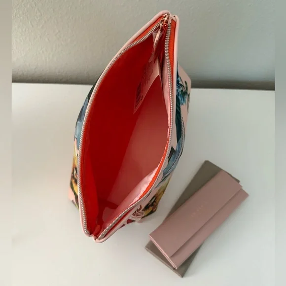 NWT Ted Baker large cosmetic bag, 2 eyeglass/sunglass cases, cleaning cloth set - Picture 9 of 16